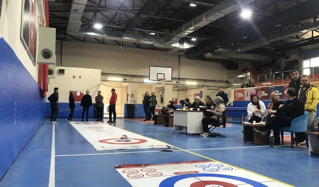 Tokat'ta kurumlar arası floor curling ve masa tenisi müsabakaları düzenlendi