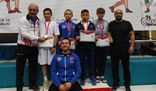 Çorumlu gençler Türkiye Güreş Şampiyonasında zirveye çıktı!