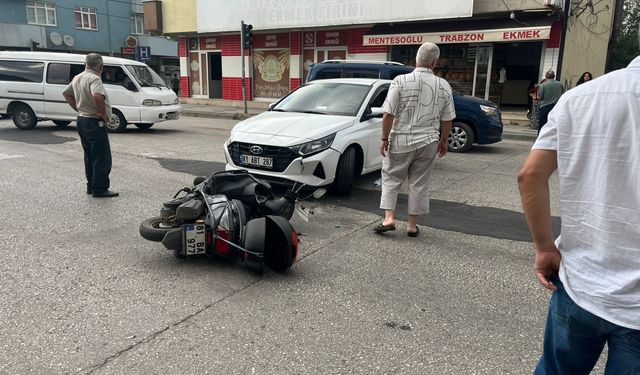 Düzce'de otomobille çarpışan motosikletin sürücüsü yaralandı