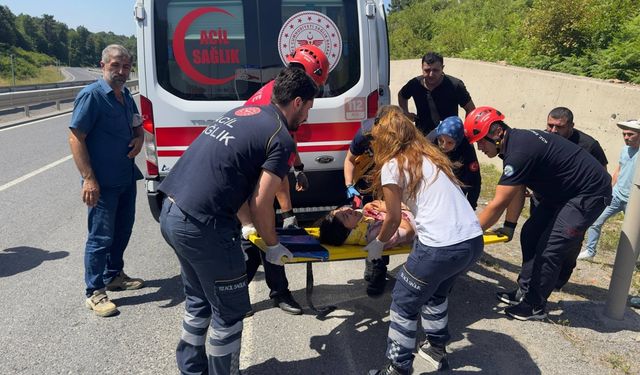Zonguldak'ta bariyere çarpan otomobildeki 4 kişi yaralandı