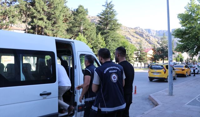 Amasya'da araçlarda 15 düzensiz göçmen yakalandı