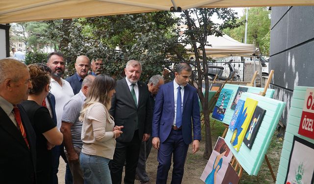 Osmancık'ta 'Özel Eğitimden Özgür Dokunuşlar' sergisi açıldı