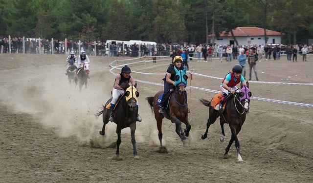 Çorum'un bu ilçesinde Rahvan At Yarışları nefes kesti