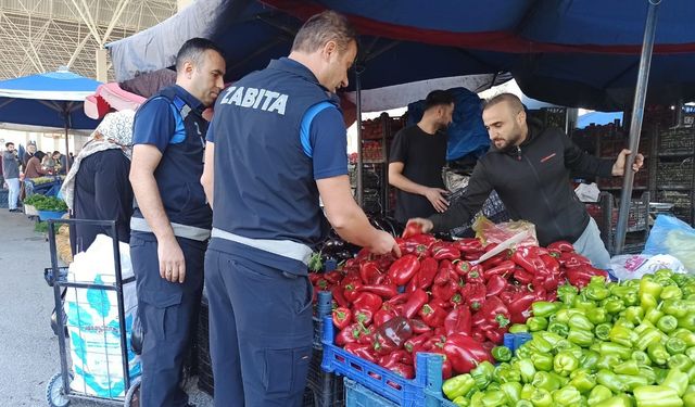 Çorum’da pazar esnafına hijyen ihlali nedeniyle tezgah kapatma cezası