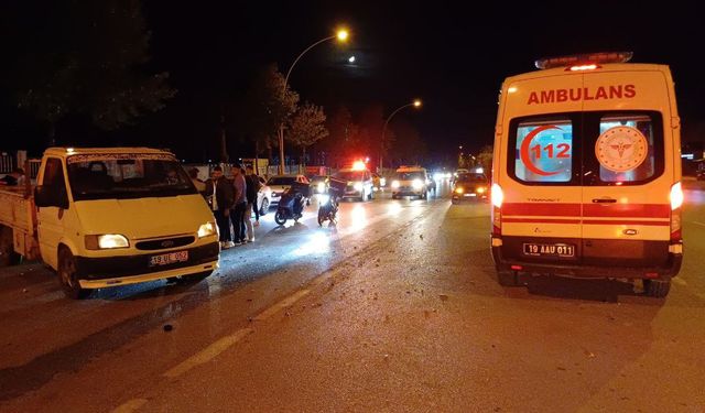 Yürekler ağza geldi! Motosiklet kamyonete çarptı: 1 yaralı