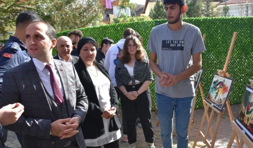 Çorum'da üniversite öğrencileri, İsrail'in Filistin'e saldırılarına sergi ile dikkat çekti