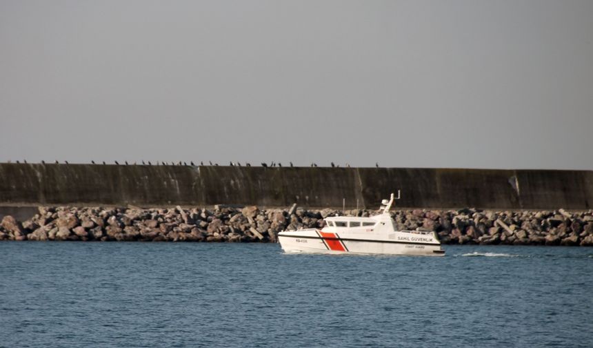 Zonguldak'ta batan geminin kayıp 7 personelini arama çalışmaları sürüyor