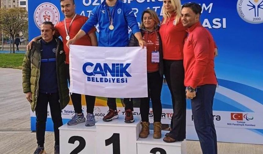 Ali Topaloğlu disk atmada Türkiye rekoru kırdı