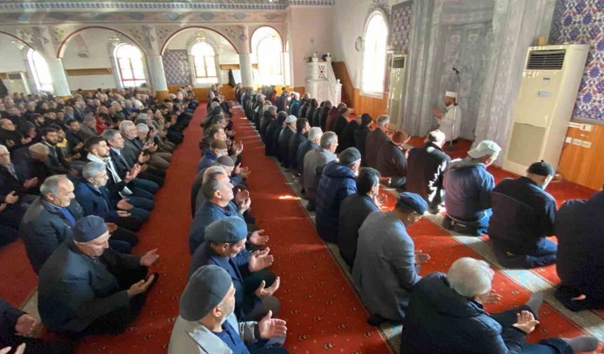 Kulu’da camilerde Filistin için dua edildi