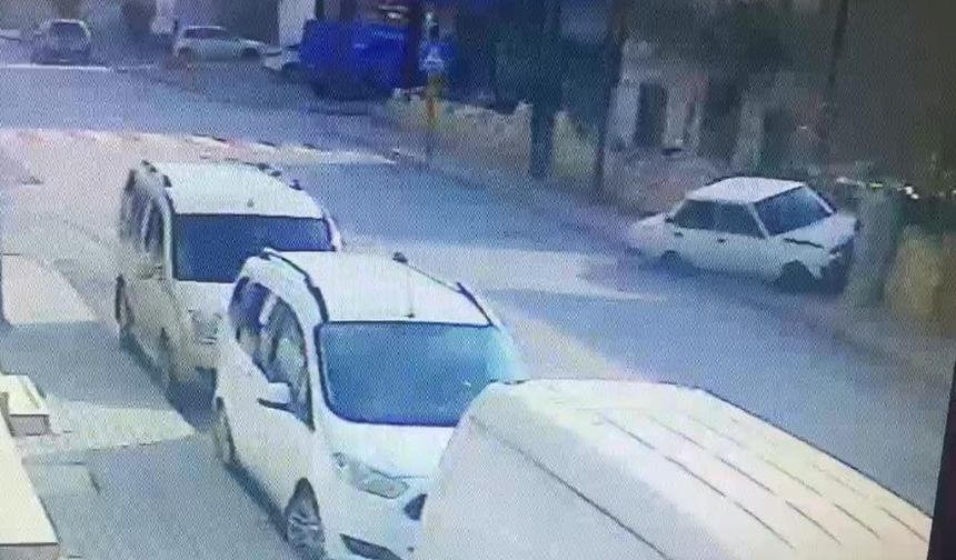 Karaman’da otomobilin duvara çarpma anı kamerada