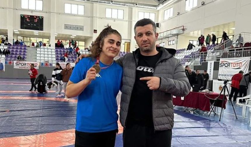 Çorum'un altın kızı: Özdenur Özmez Türkiye Şampiyonu oldu