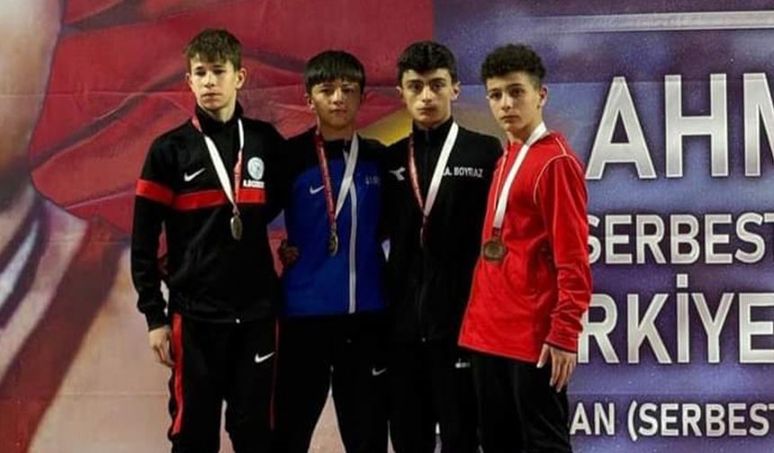 Çorum'un gururu Berat Veli Körpeş, U-15 Türkiye Güreş Şampiyonu oldu!