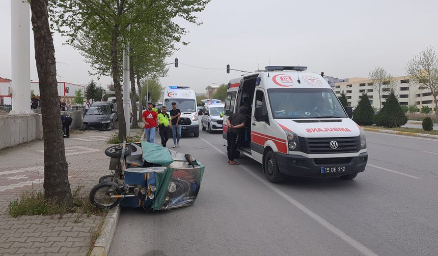 Çorum'da feci kaza! Alkollü sürücü motosiklete çarptı: 3 kişi yaralandı