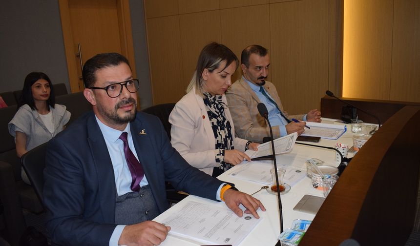 Çorum’da Belediye Meclisi'nde gergin toplantı: Başkan Aşgın ile CHP’li üye arasında söz düellosu!