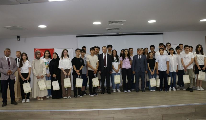 Amasya'da LGS'de dereceye giren öğrenciler ödüllendirildi