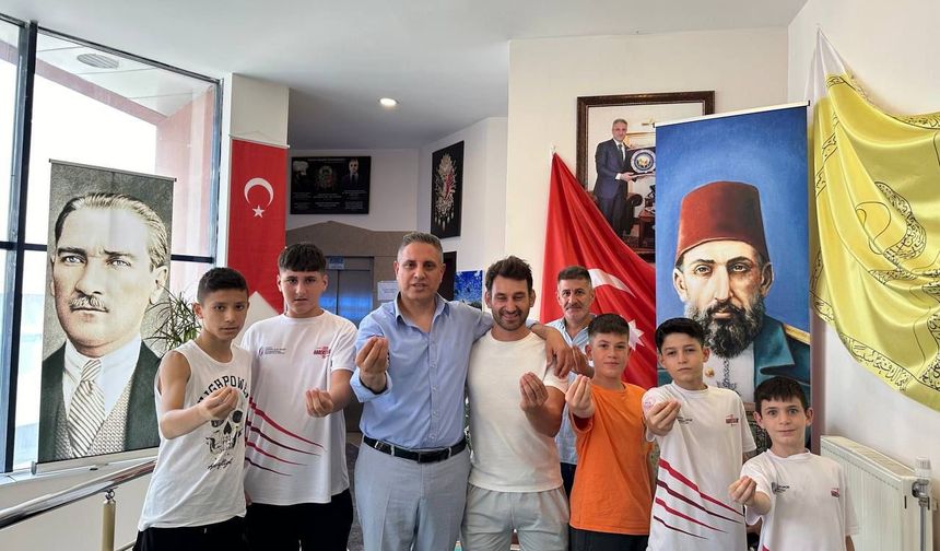 Dereceye giren güreşçilerden Osmanlı Ocakları Genel Başkanı Canpolat’a ziyaret