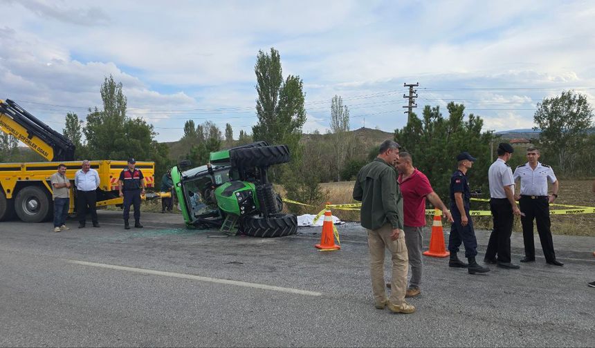 Çorum'da devrilen traktörün sürücüsü öldü, 1 kişi yaralandı