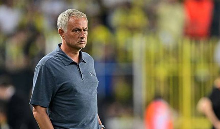 Mourinho sahada çıldırdı: VAR kararına Laptop ile inanılmaz tepki